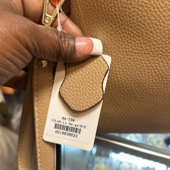 A Tan clutch handbag leather - Picture 4 of 10